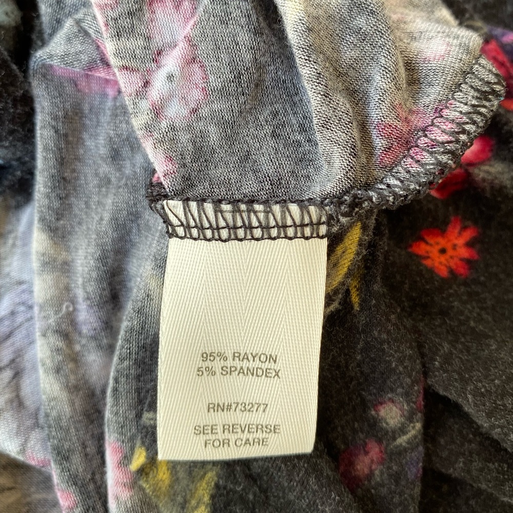 Floral Print Asymmetrical Shark Hem Sleeveless Top - Picture 4 of 5